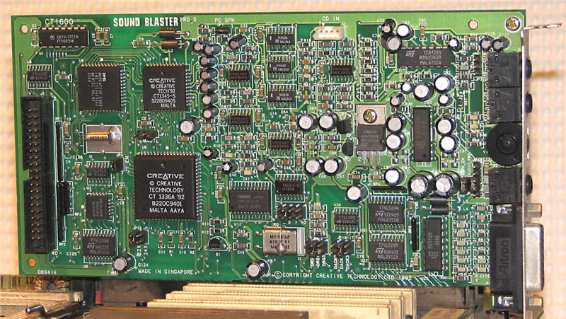 Creative Sound Blaster Pro 2 – в левой части виден интерфейс подключения CD-ROM