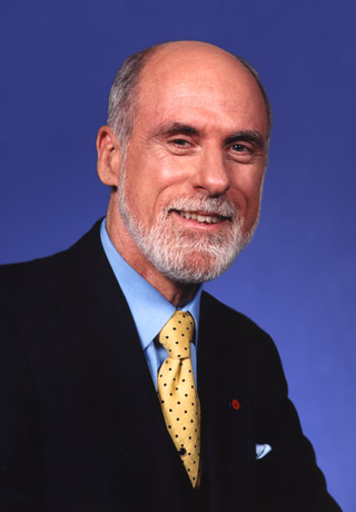 Винтон Дж. Серф, председатель совета директоров ICANN, а также вице-президент и главный проповедник Интернет Google